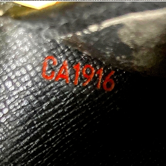 LOUIS VUITTON AUTHENTIC EPI LEATHER AGENDA / PASSPORT/CREDITCARD HOLDER / UNISEX - Picture 11 of 11